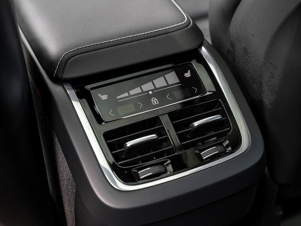Volvo XC60 B5 AWD Ultimate Dark, миниатюра 8