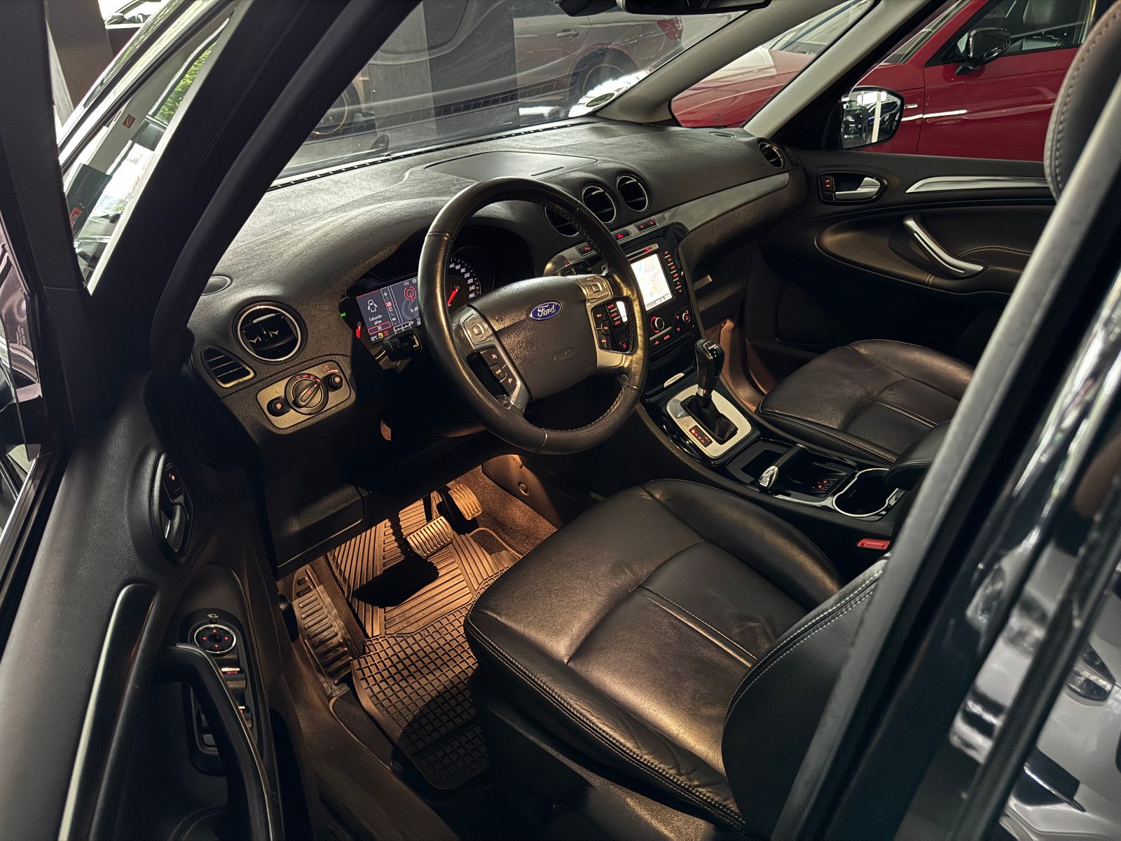Fahrzeugabbildung Ford S-MAX AUTOMATIK SPORTPAKET TITANIUM X VOLL