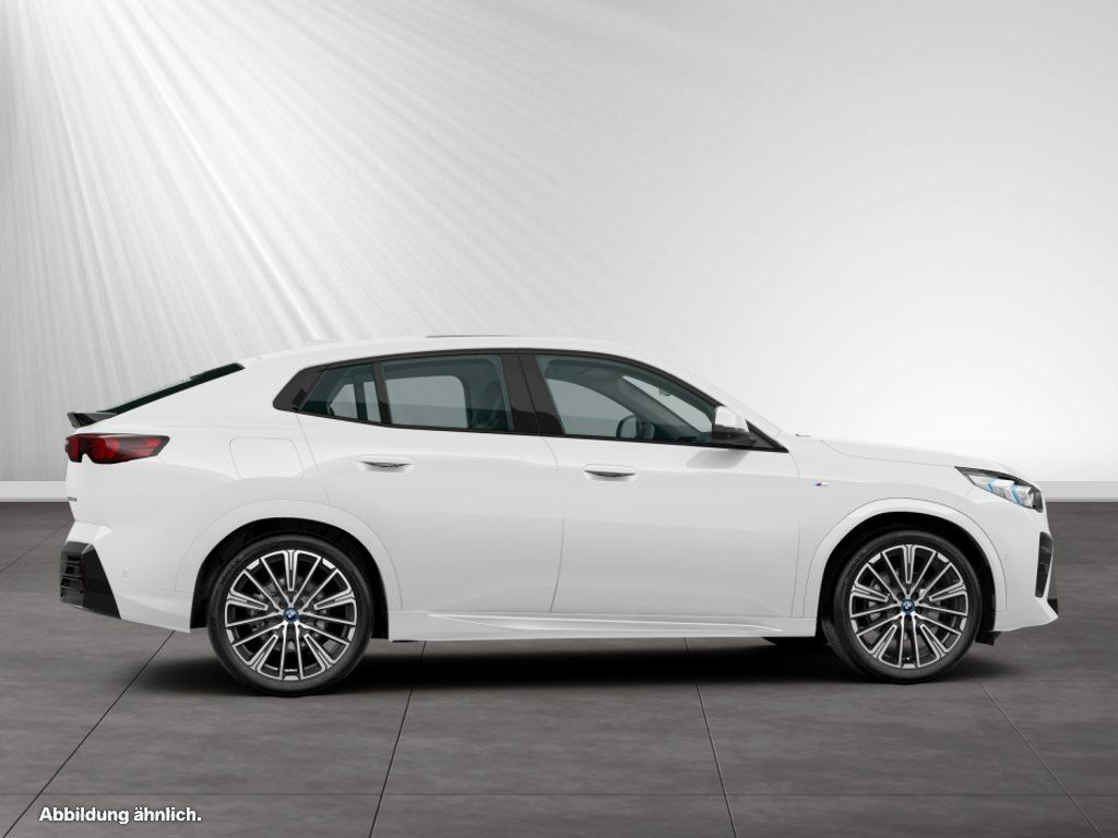 BMW iX2 - Bild 11