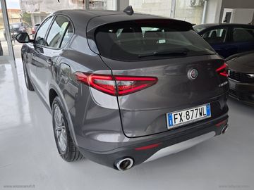 Alfa-Romeo Stelvio - 11
