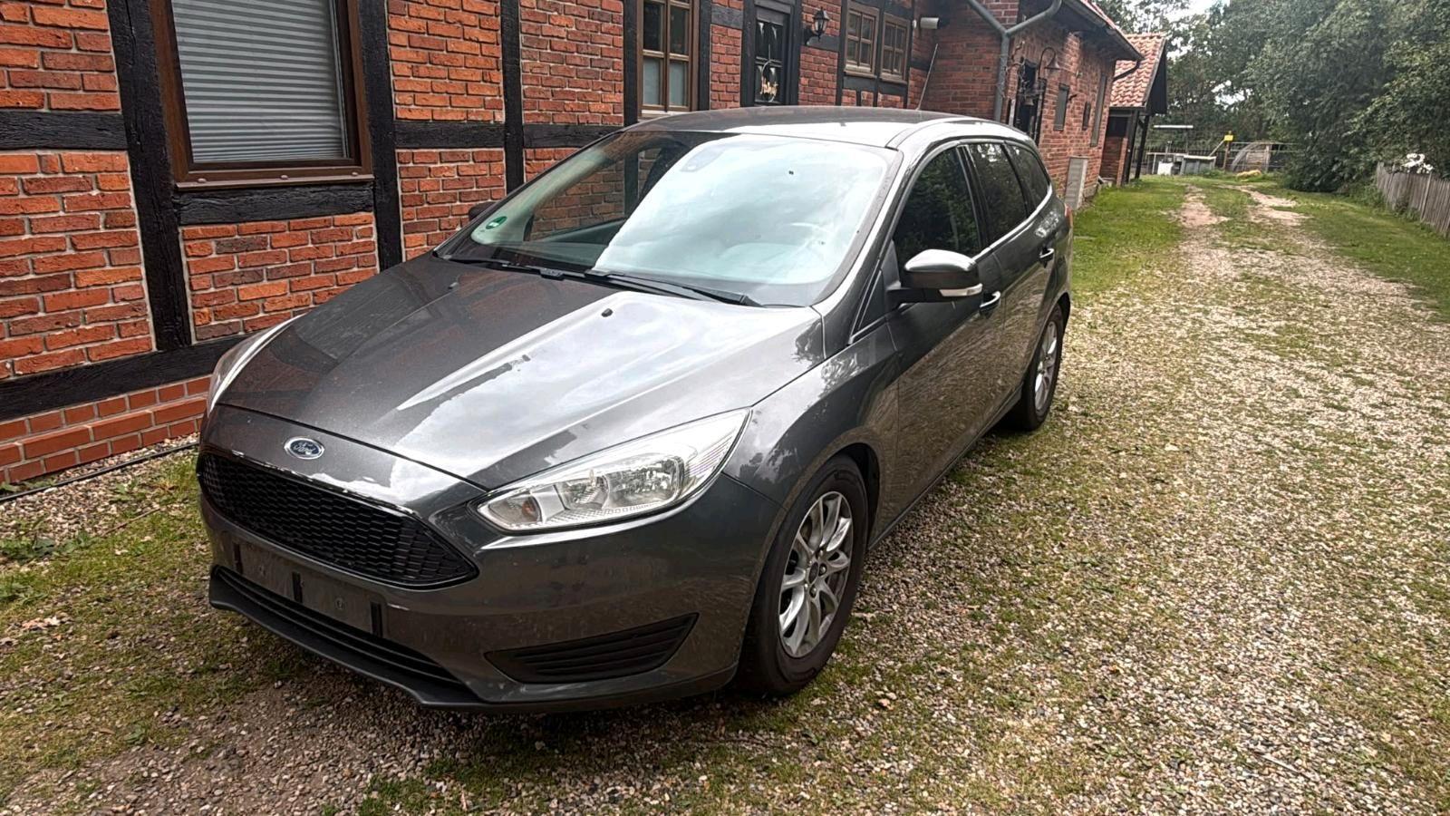 Ford Focus 2015 — rear view