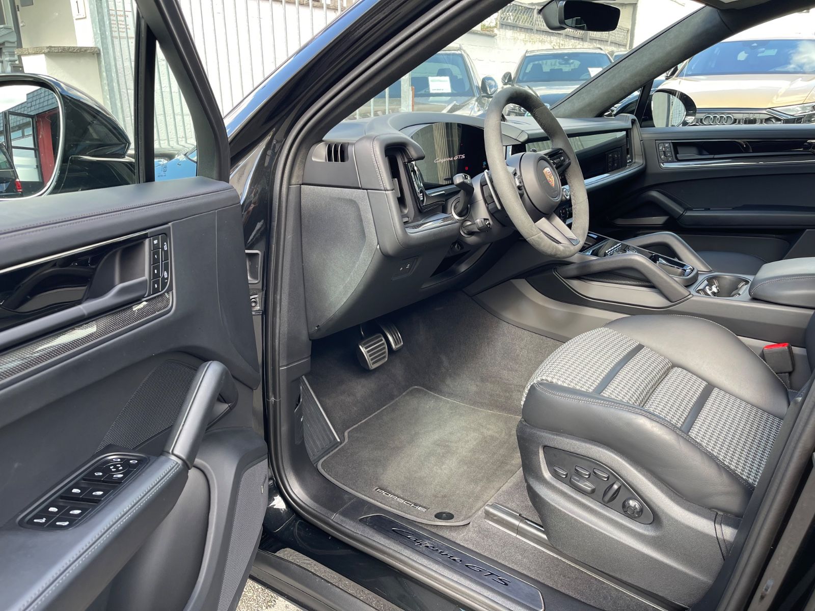Fahrzeugabbildung Porsche Cayenne GTS Coupé Leichtbau|ACC|HUD|PASM|3.Displ