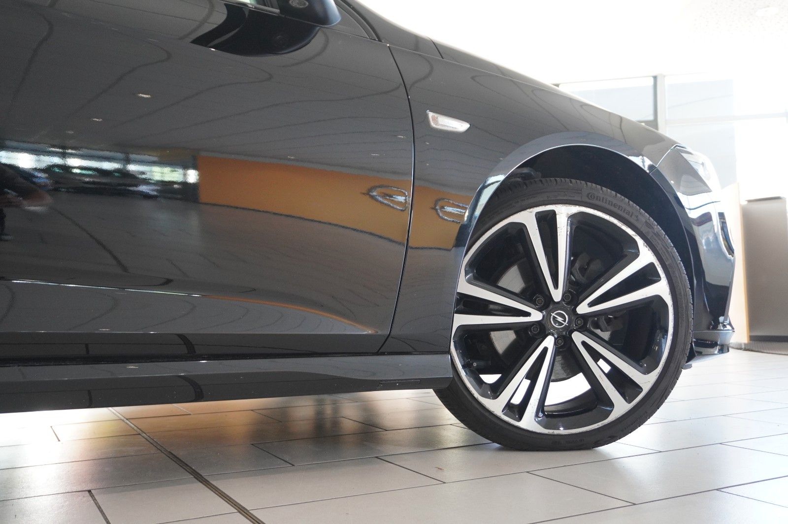 Fahrzeugabbildung Opel Insignia B ST 2.0D ULTIMATE NAVI/OPC/VIRT/SH/AHK