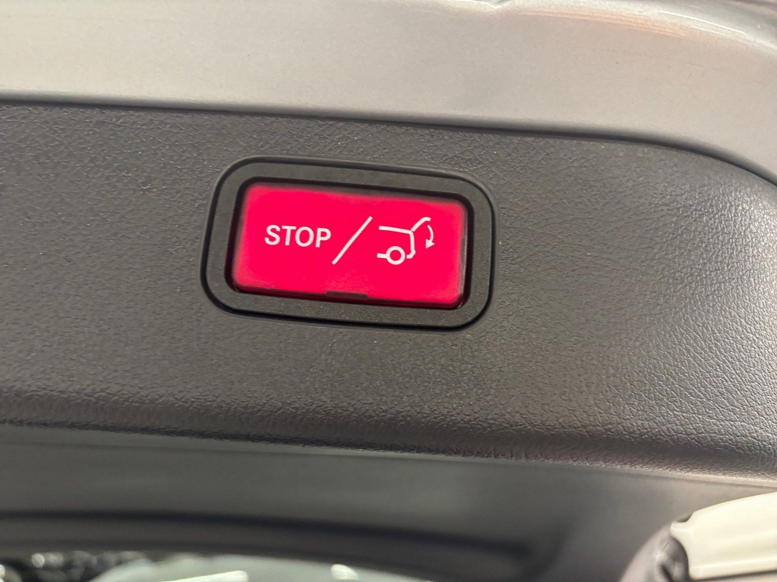 Fahrzeugabbildung Mercedes-Benz C 180 T Avantgarde *AHK*Totwinkel*LED*Easy-Pack*