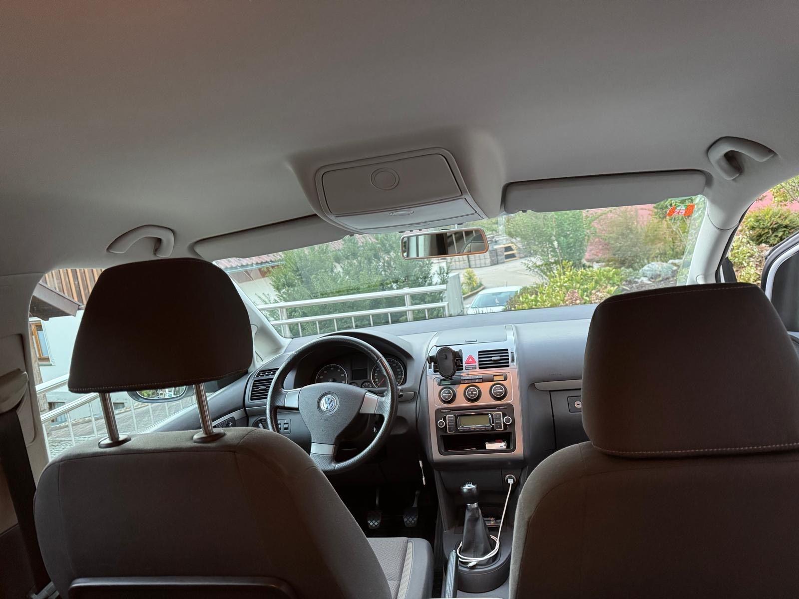Volkswagen Touran 2010 — photo 11