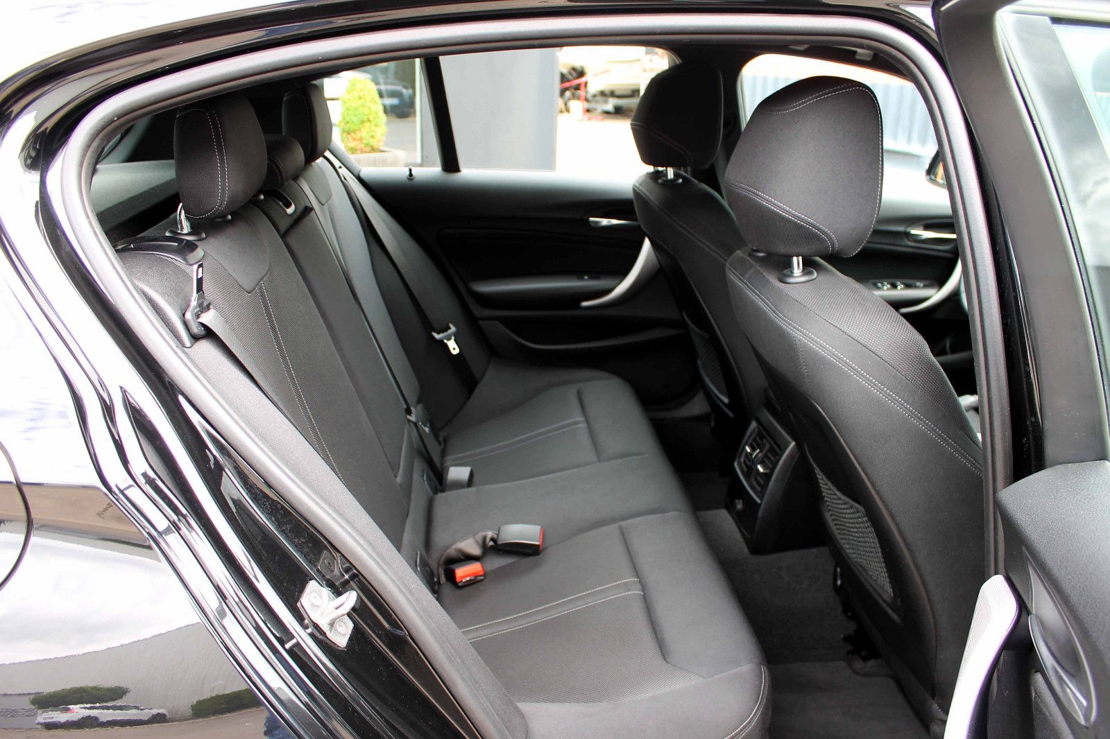 Fahrzeugabbildung BMW 118i F20 Edition M-Sport Shadow LED SHZ NAV KAM