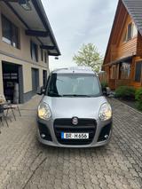 Fiat Doblo 2.0 16V Multijet Emotion Emotion - silberne Fiat Doblo