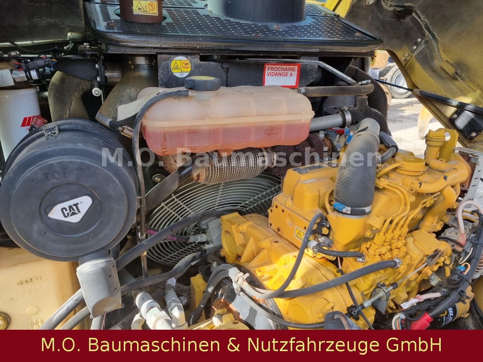 Fahrzeugabbildung CAT 906 H2 / Klappschaufel + Palettengabel/ SW /