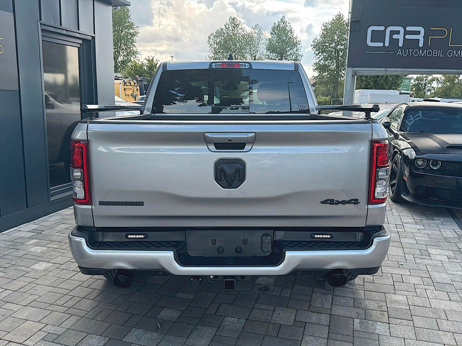 Fahrzeugabbildung Dodge RAM 5.7 V8 HEMI NightEdition OFFROAD CrewCab 4x4