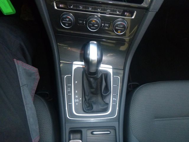 Fahrzeugabbildung Volkswagen Golf VII Variant 1.5 TSI Comfortline>AUT/AHK/NAV
