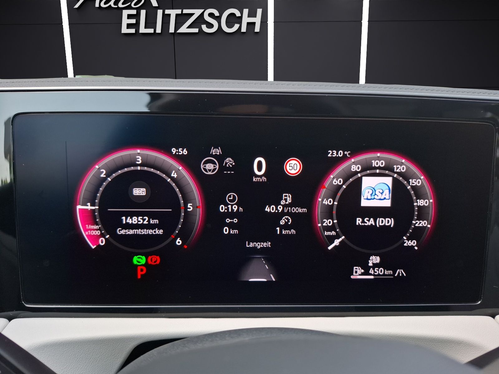 Fahrzeugabbildung Volkswagen Tiguan TDI Elegance DSG Matrix STH AHK Navi Pano