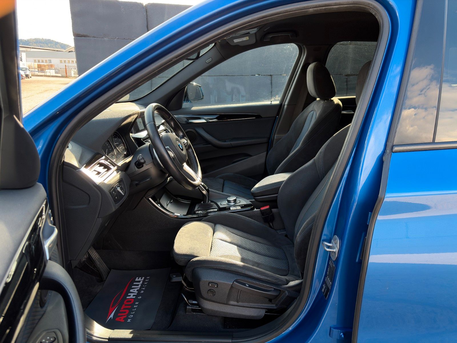 Fahrzeugabbildung BMW X1 sDrive20i M Sport Shadow LED Temp PDC