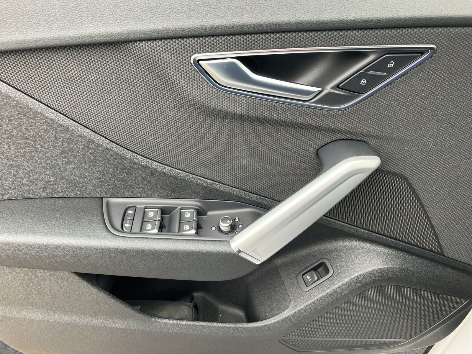 Fahrzeugabbildung Audi Q2 35 TFSI advanced S tronic Matrix Vorb. AHZV