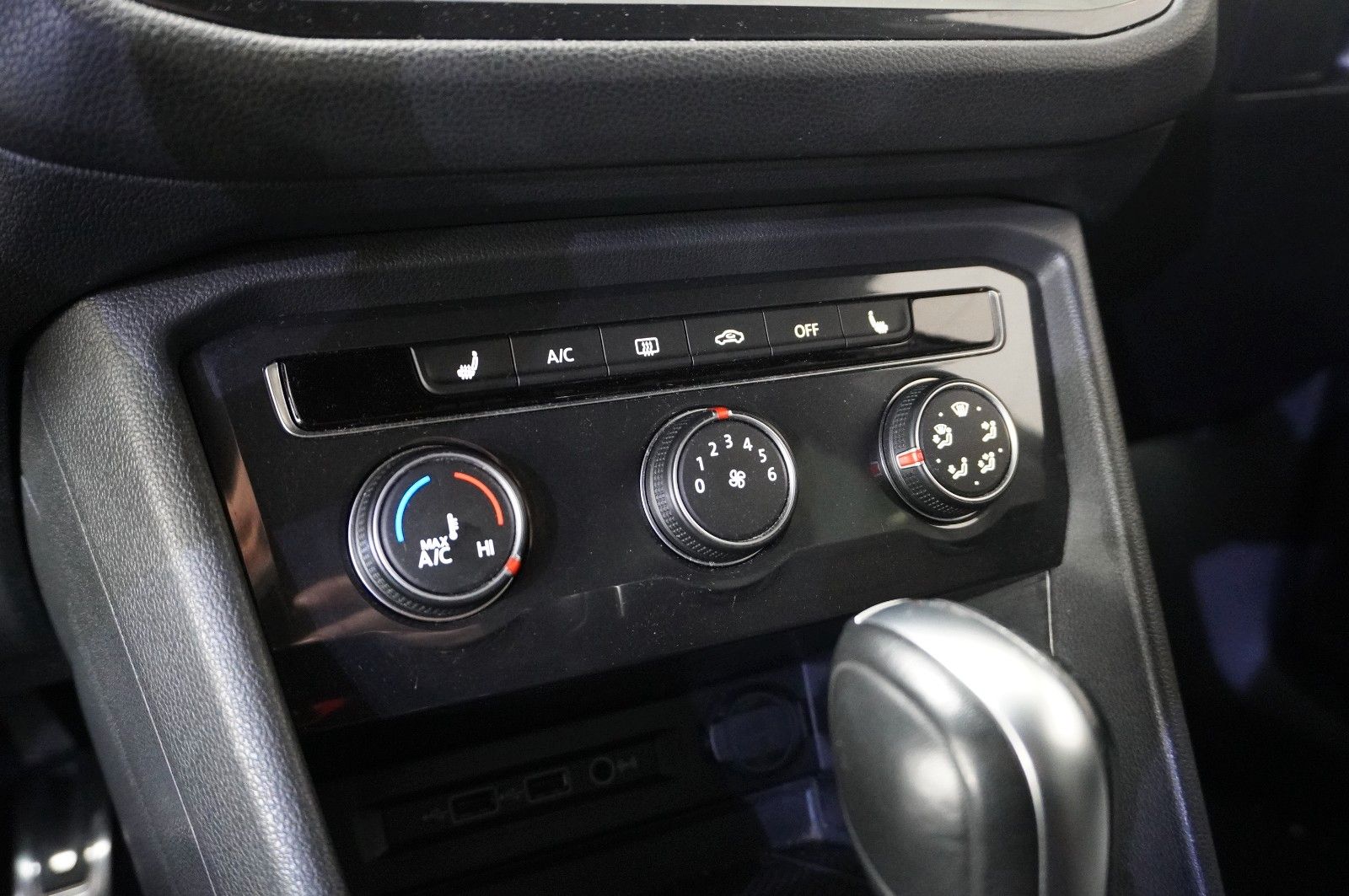 Fahrzeugabbildung Volkswagen Tiguan Allspace 2.0D R-LINE 4M NAVI/SH/SPORT/AHK