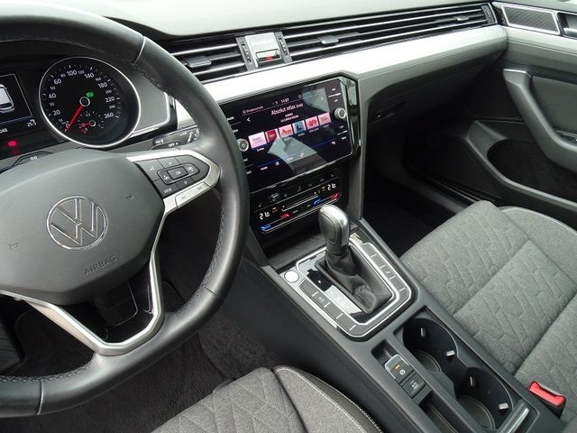 Passat Variant 2.0 TDI DSG Business - LED / Navi
