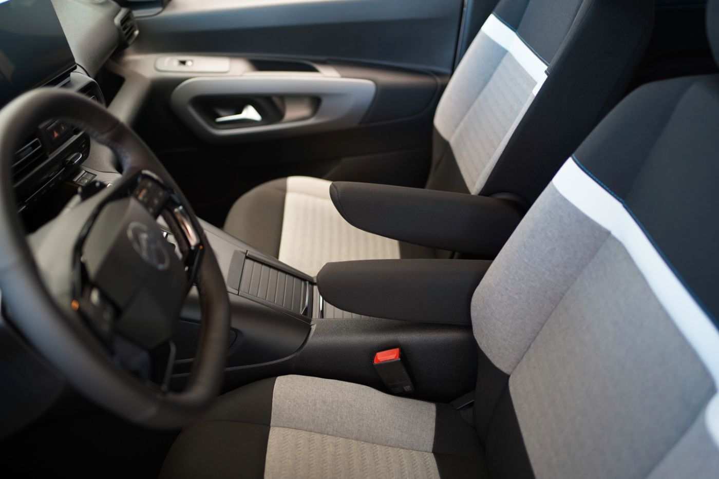 Fahrzeugabbildung Citroën Berlingo XL BlueHDi 130 EAT8 Max 7 Sitzer Navi