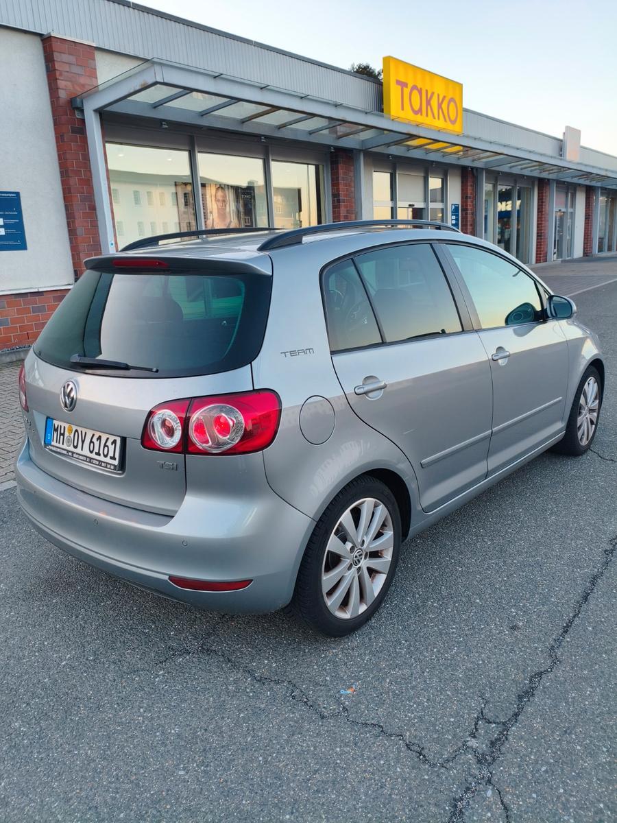 Volkswagen Golf Plus 2011 — interior