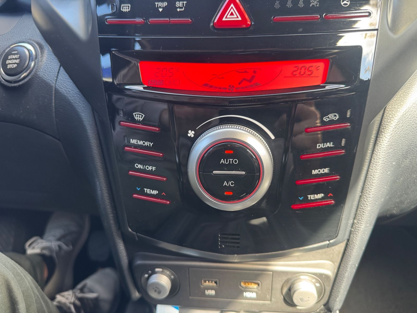 Fahrzeugabbildung Ssangyong XLV 4x4 Leder+Navi+Sitzheizung+18Zoll+Kamera