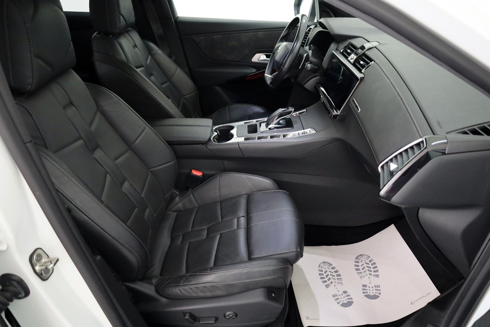 Fahrzeugabbildung DS Automobiles DS7 Crossback E-Tense 4x4 300 Opera Night Vision