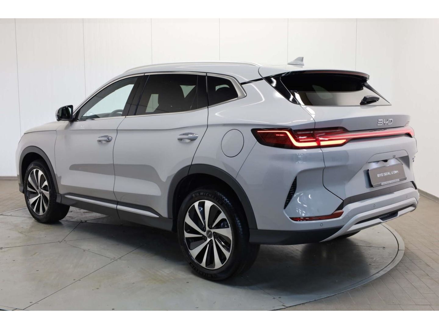 BYD SEAL U