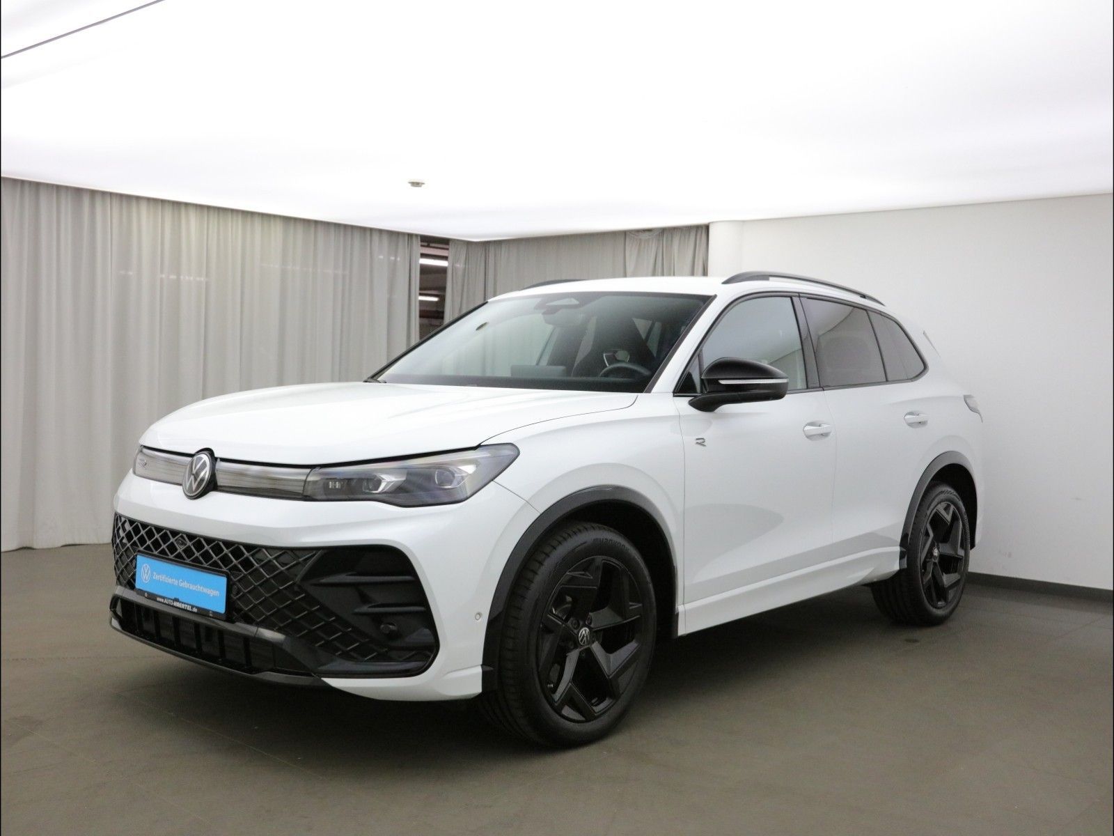 Volkswagen TIGUAN R-LINE BLACK STYLE 2.0 TDI DSG (EURO6) foto 2