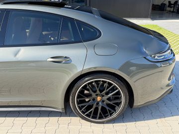 Porsche Panamera - 4
