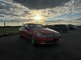 Mercedes-Benz E 200 Coupé E 200 CGI BlueEFFICIENCY ELEGANC... - rote Mercedes-Benz E 200