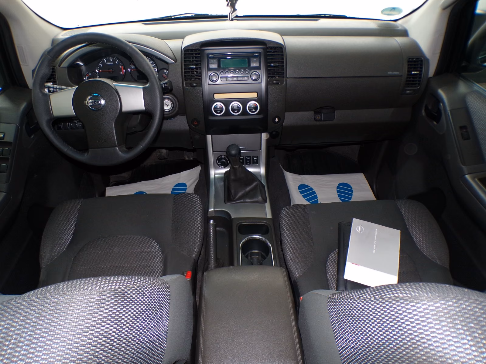 Nissan Pathfinder LE 2.5 dCi 190 ch BVM 4x4 / 7 places / 152 000 km / Toit ouvrant / Cuir / Attelage 3t