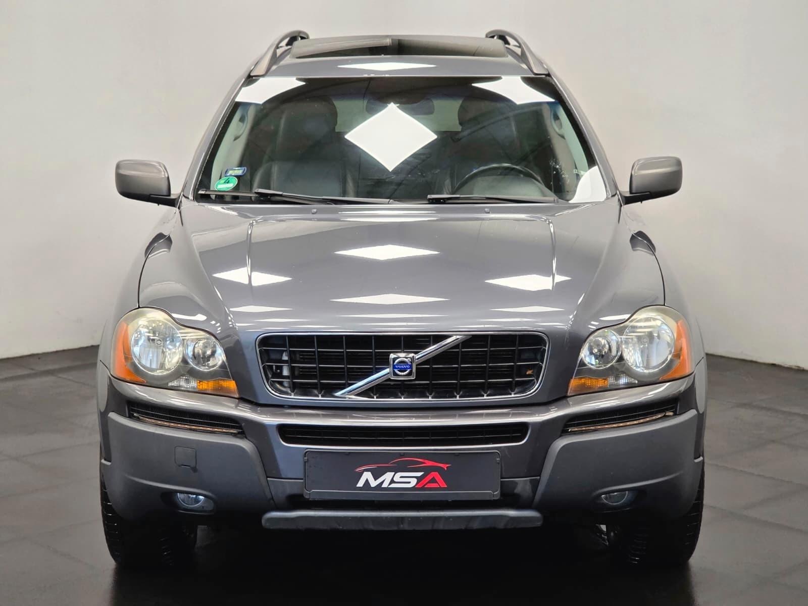 Volvo XC90 D5 Momentum 2.4 5 cyl. 185 ch BVM 4x4 / 172 300 km / Toit ouvrant / Cuir / Distribution neuve / Attelage