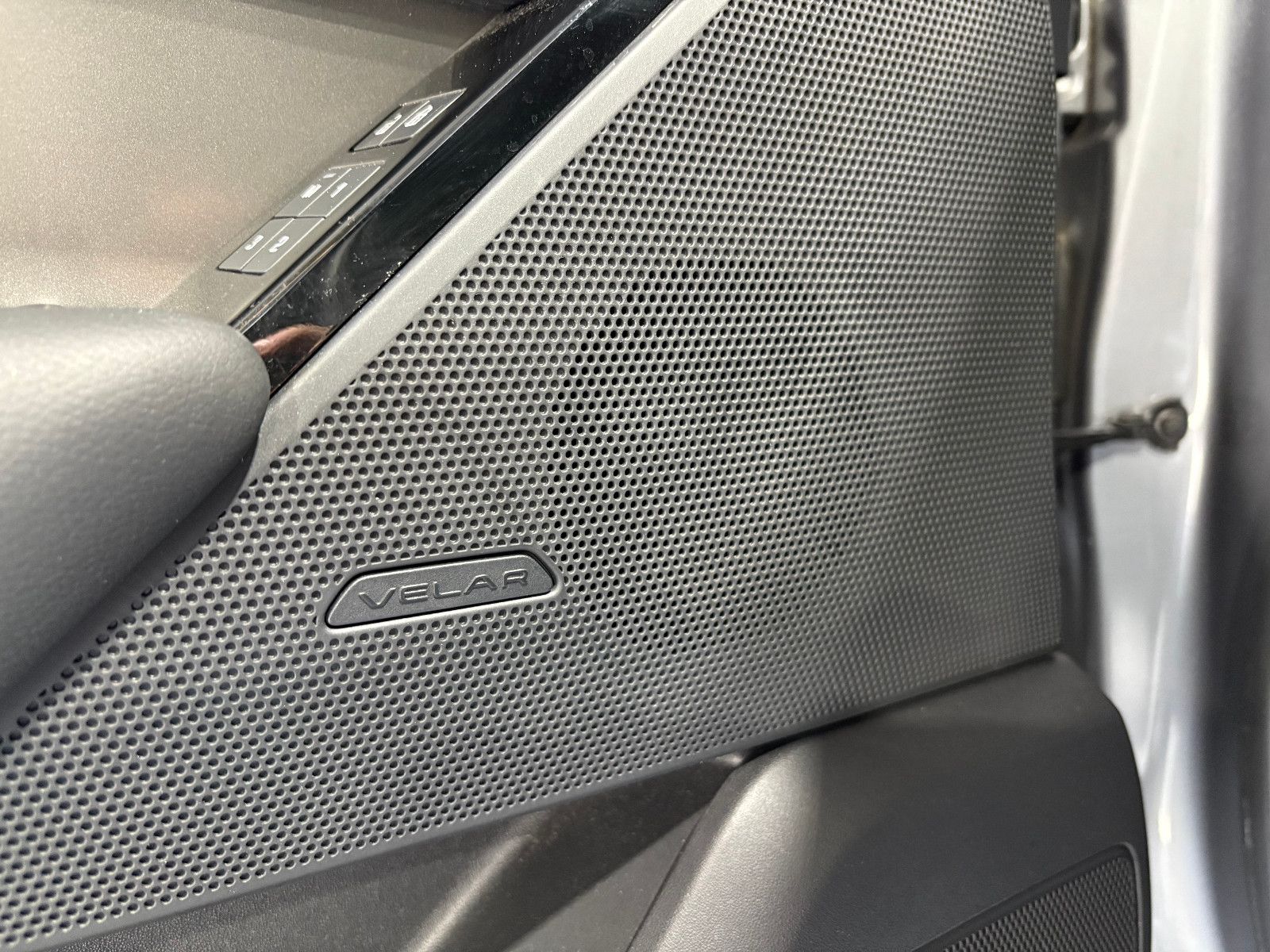 Fahrzeugabbildung Land Rover Range Rover Velar/360*KAM/LED/APPLE/LEDER/