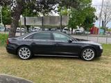 Audi A8 4.2 TDI quattro Lang Busines TV fond - Audi A8 aus 2012: L