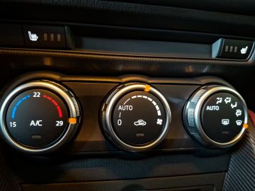 Bild 17 Mazda CX-3 Sports-Line HUD Navi Soundsystem Bose LED D