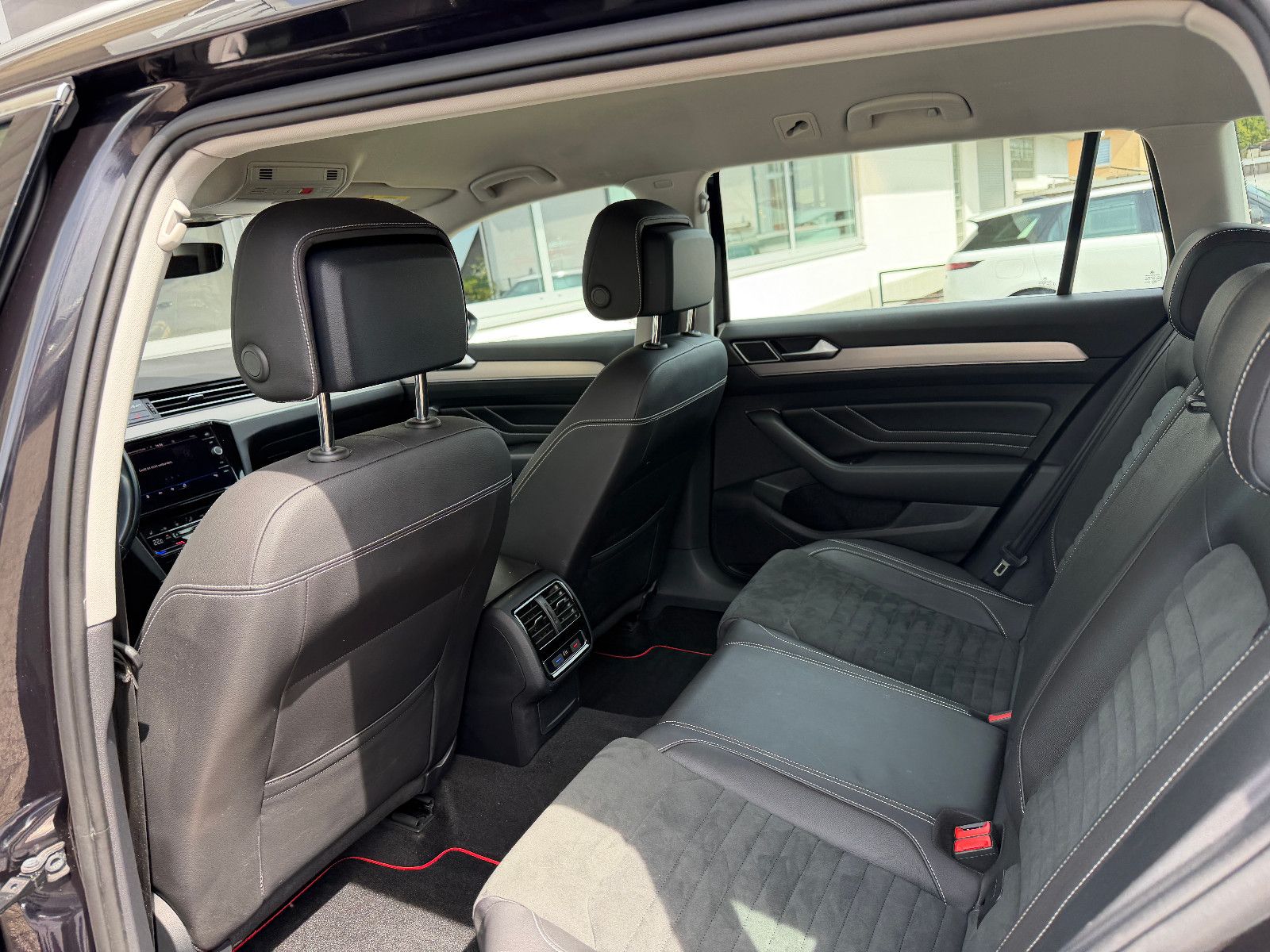 Fahrzeugabbildung Volkswagen Passat 2.0 HIGHLINE /KAMERA/MASSAGE/SHZ/LED/NAVI