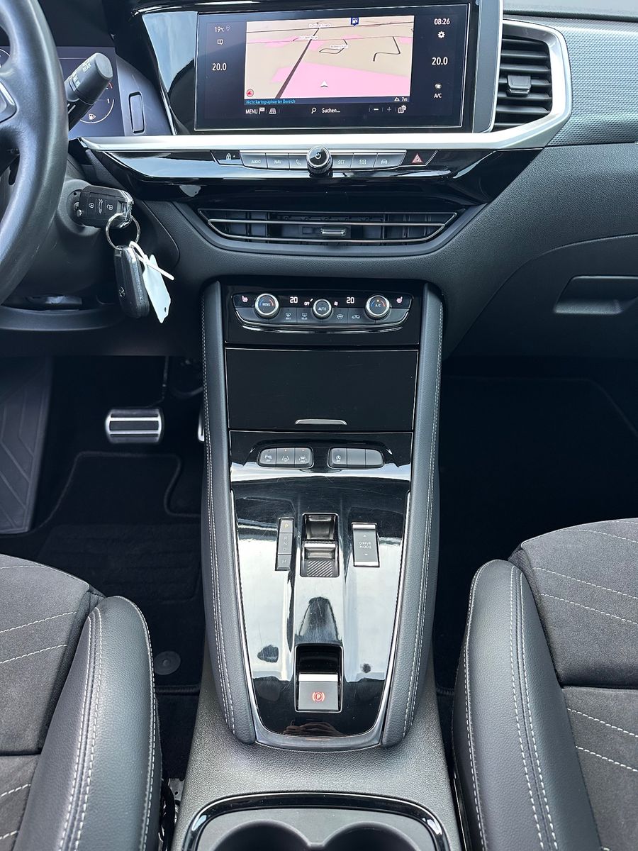 Fahrzeugabbildung Opel Grandland X 1.5 D Aut. Elegance NAV+MATRIX+AHK