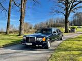 Mercedes-Benz 560 SEL Pullman / TRASCO Stretch Limousine - Mercedes-Benz 560: Schiebedach