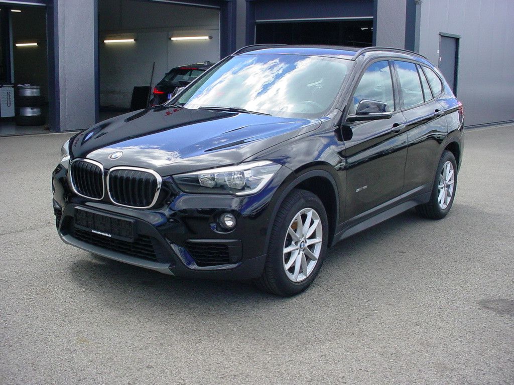 BMW X1 sDrive18i *PDC*Navi*Dachreling*