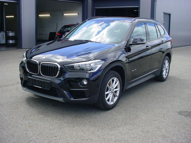 BMW X1 sDrive18i *PDC*Navi*Dachreling*
