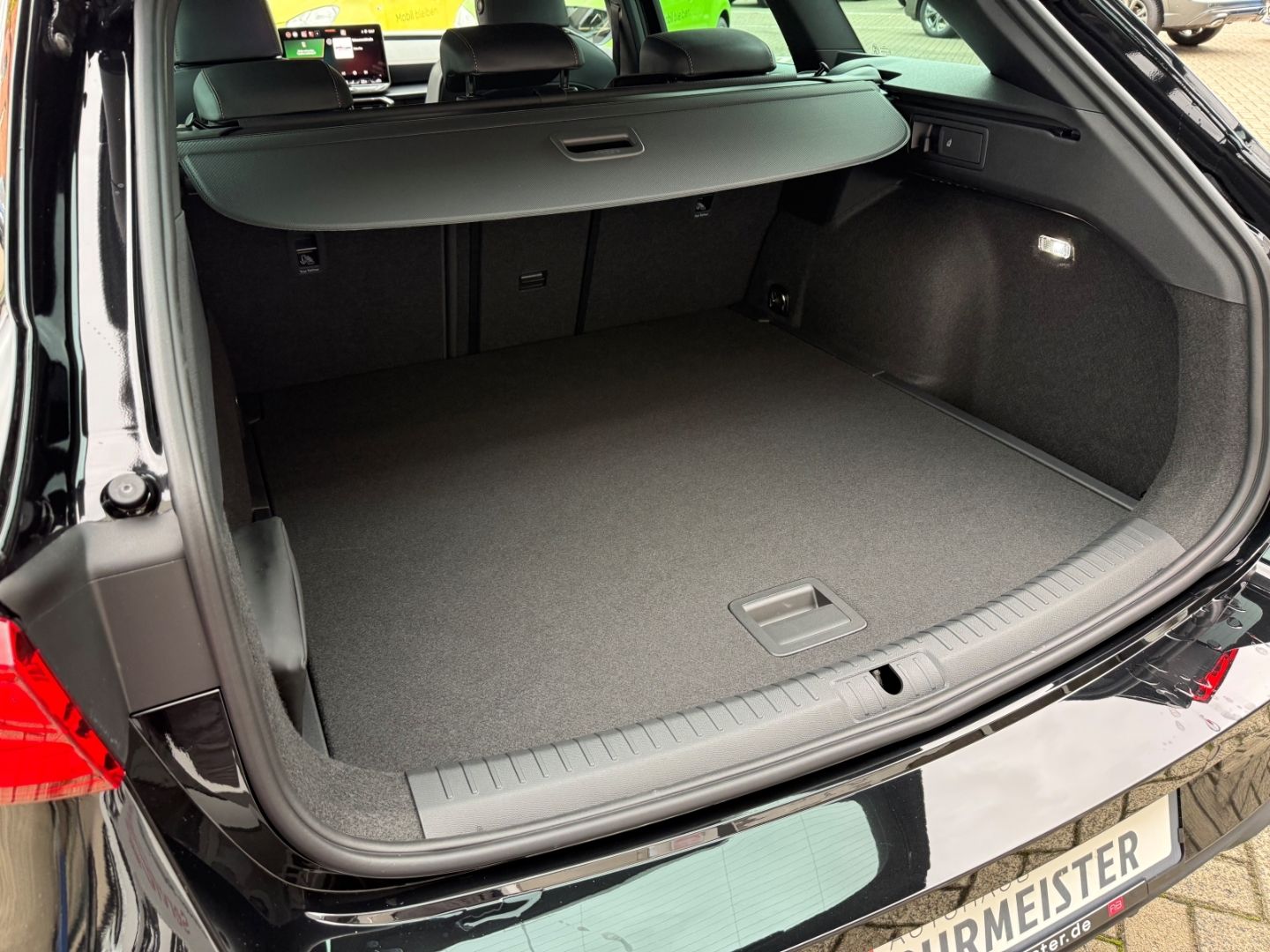 Fahrzeugabbildung CUPRA Leon Sportstourer 1.5 eTSI 110 kW Sportpaket Nav