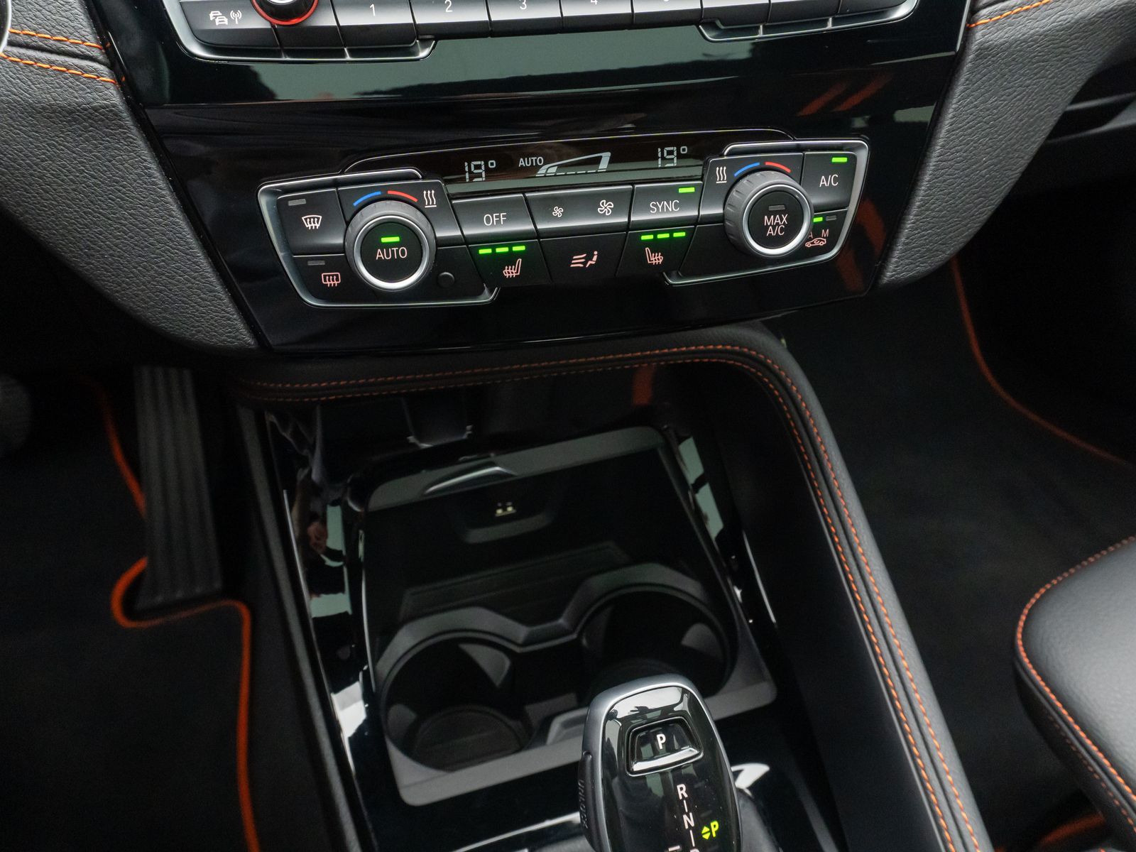 Fahrzeugabbildung BMW X1 xD20i Sport Line Panorama Parkassist DAB HiFi
