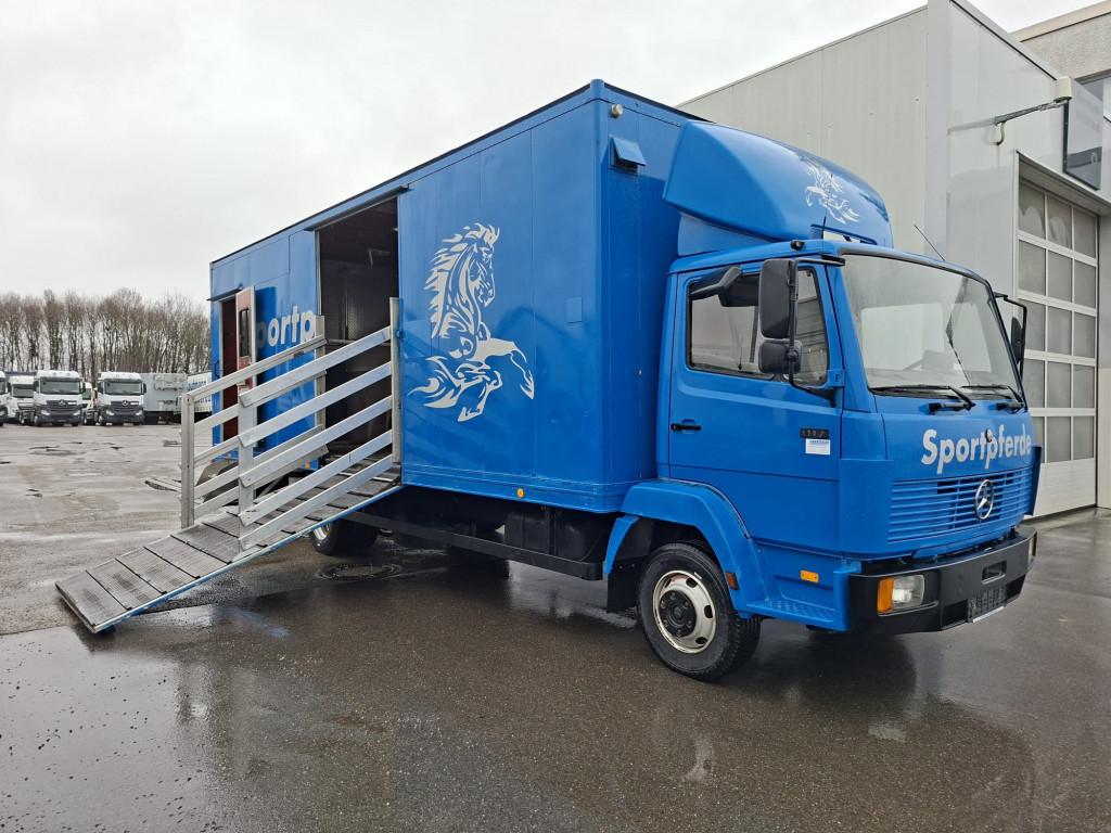 Mercedes-Benz 817 L 4 Pferde Laderampe 3-Sitzer AHK