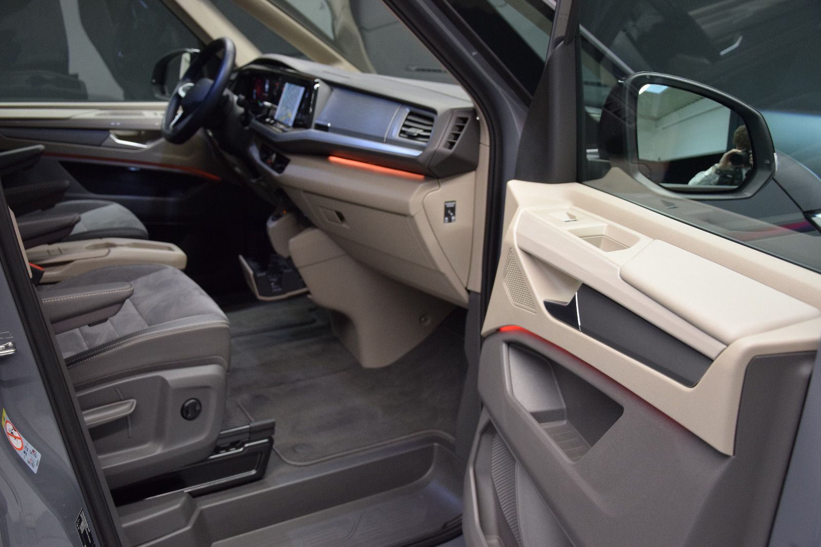Fahrzeugabbildung Volkswagen T7 Multivan style lang Pano AHK ACC Standheizung