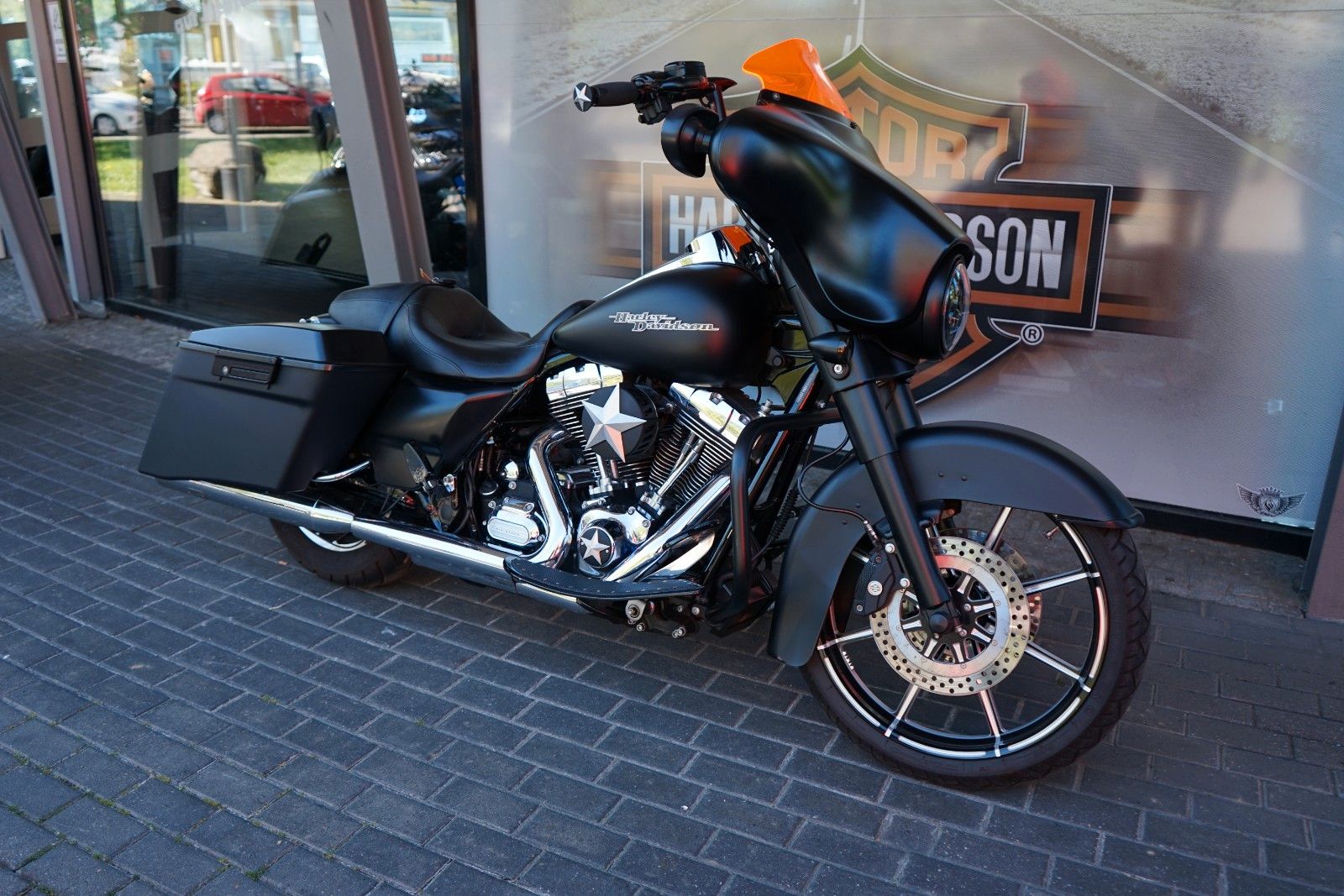 Fahrzeugabbildung Harley-Davidson Street Glide 103 - Mega Umbau - Jekill - 21 Zoll