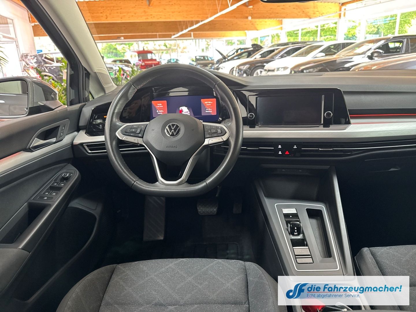 Fahrzeugabbildung Volkswagen Golf VIII Variant Life 2.0 TDI EU6d AHK-klappbar