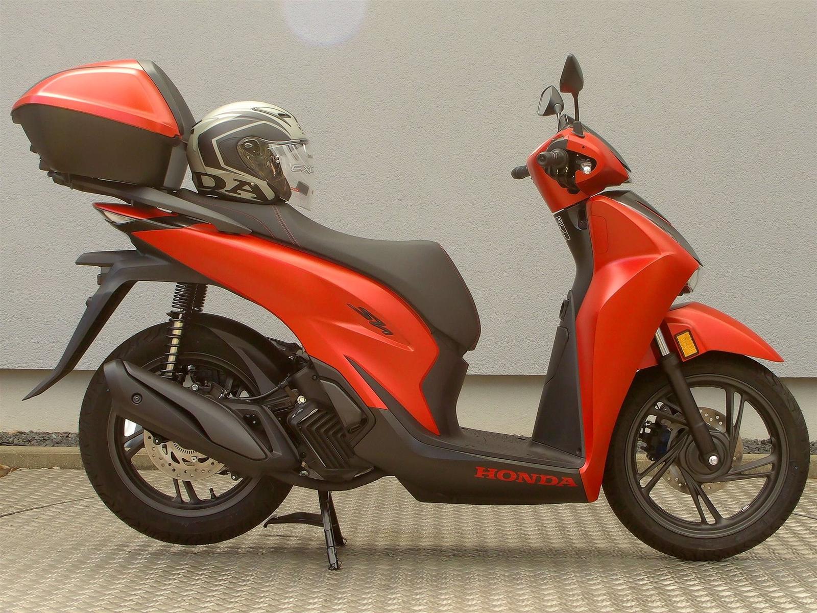 Honda SH125i inkl. Kabuto Jet Helm