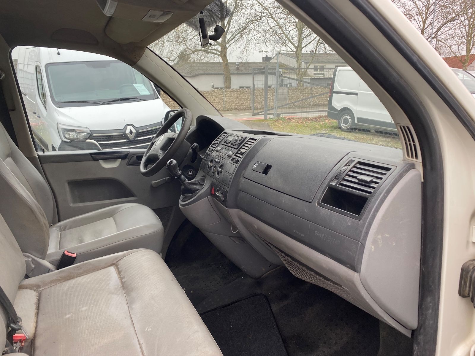 Fahrzeugabbildung Volkswagen T5 Caravelle LANG,OHNE RÜCKSITZE