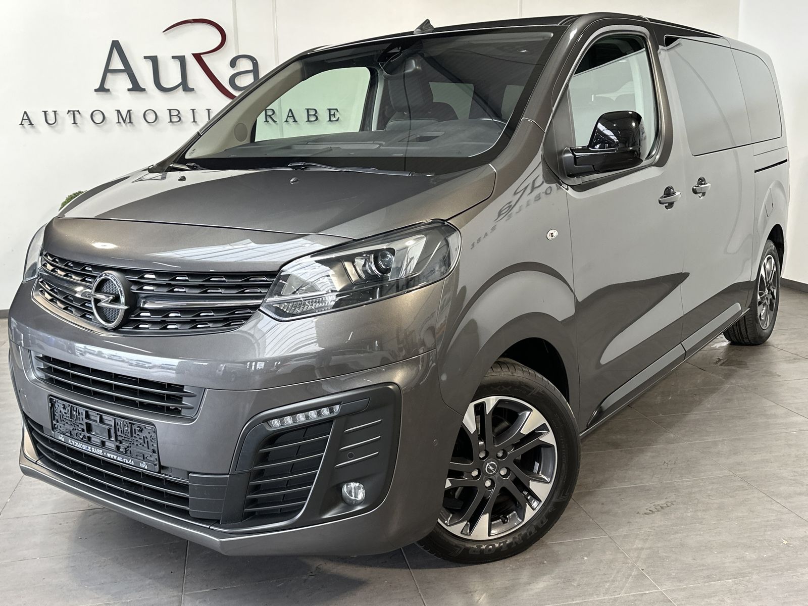 Fahrzeugabbildung Opel Zafira Life 2.0 D Aut. BlackEd. NAV+XEN+PANORAMA