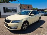 Skoda Octavia 1.6 TDI Lim. Elegance / PDC/LEDER*TAXI - Skoda Octavia mit Diesel-Antrieb: Limousine, 1.6