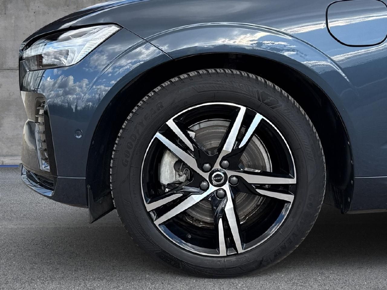 Fahrzeugabbildung Volvo XC60 R Design Recharge Plug-In Hybrid AWD