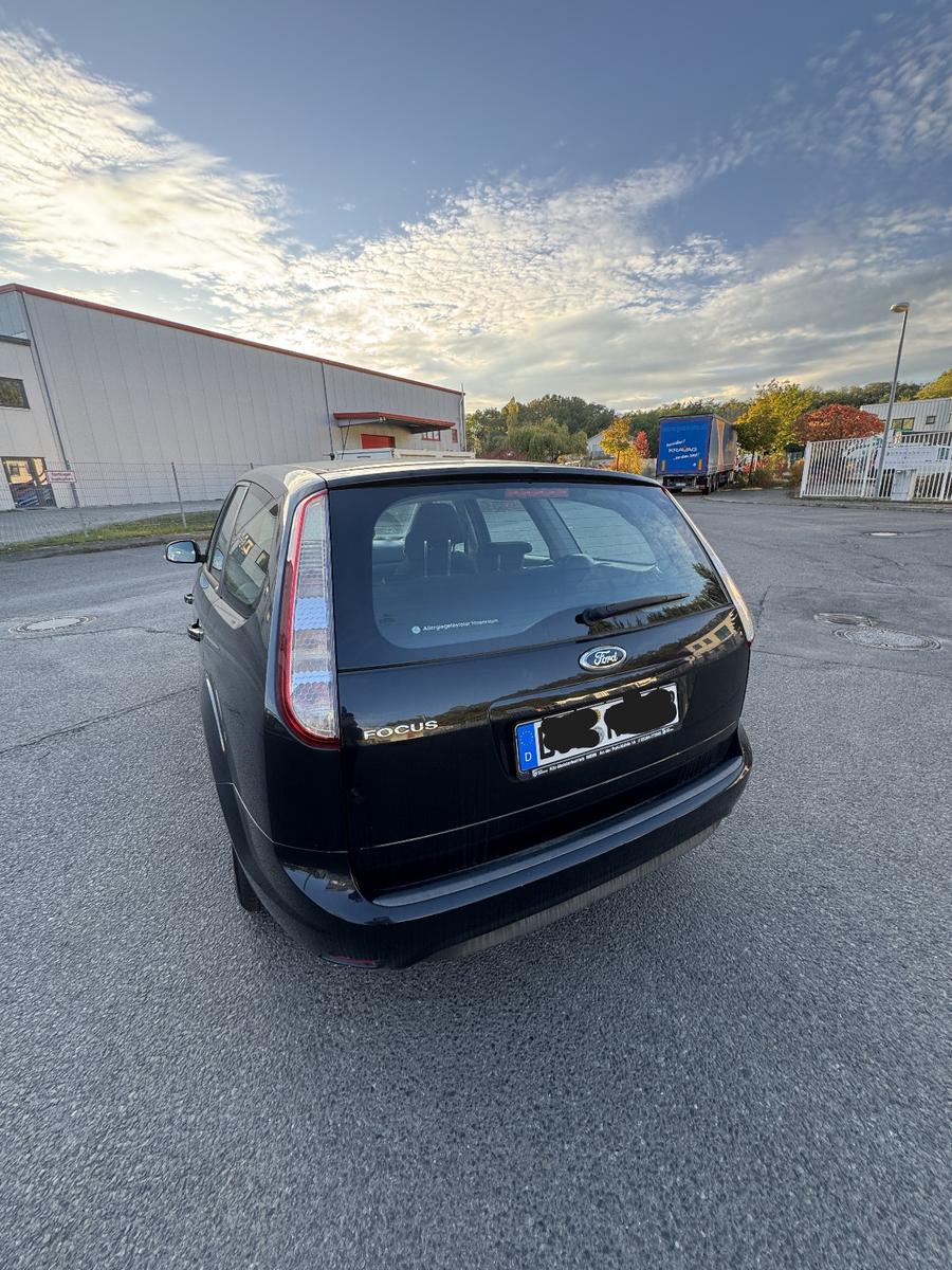 Ford Focus 2010 — вигляд ззаду