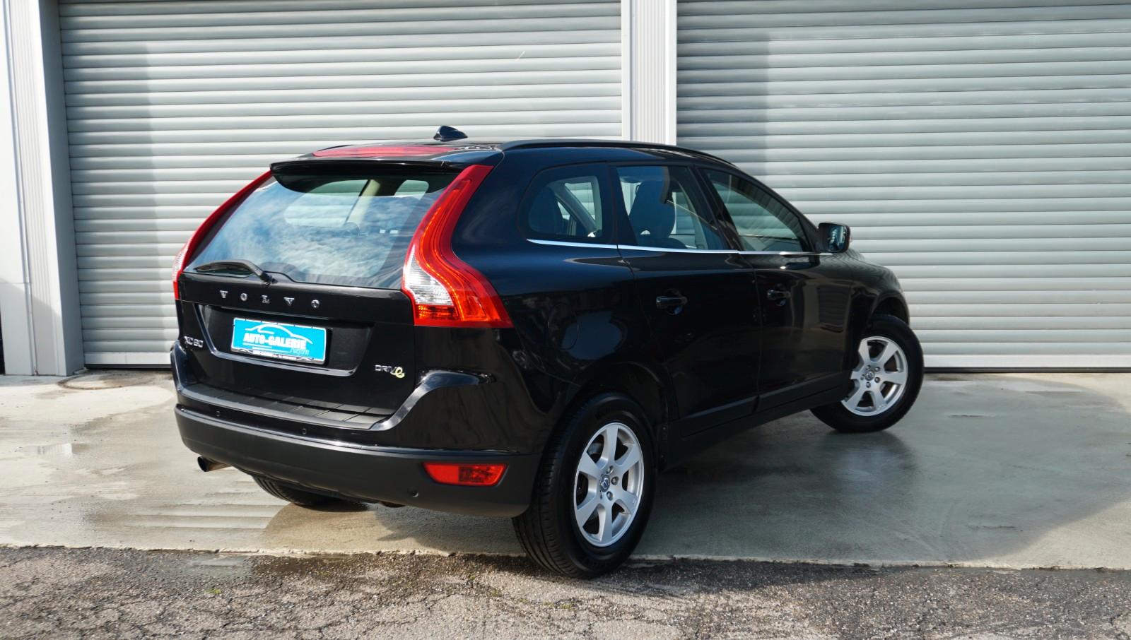 VOLVO XC60 - MOMENTUM - 163 CV - BVM - HAYON ÉLECTRIQUE